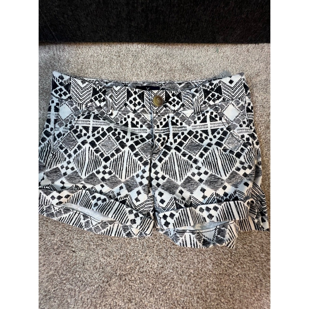 American Eagle Black/white Printed Shorts Rolled Hem Size 0 Teen
